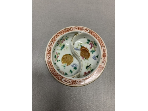 粉彩高足盘