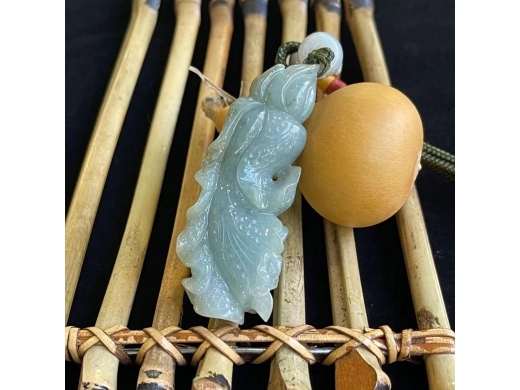23翡翠白财手把件