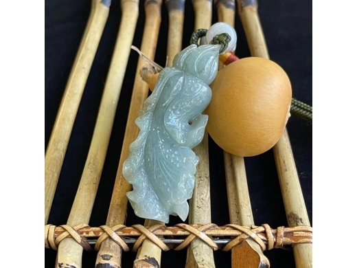23翡翠白财手把件