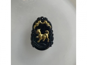 20墨翠千足金生肖狗牌