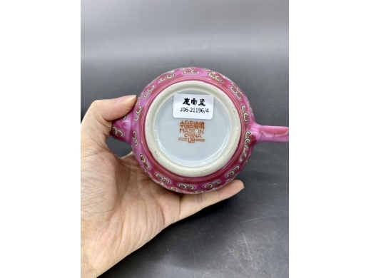 胭脂地粉彩西番莲福寿茶壶