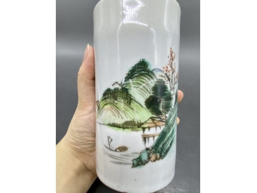 浅绛彩山水笔筒
