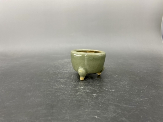 龙泉窑三足琴炉