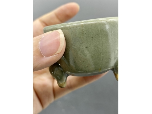 龙泉窑三足琴炉