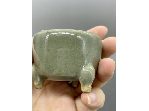 龙泉窑三足琴炉
