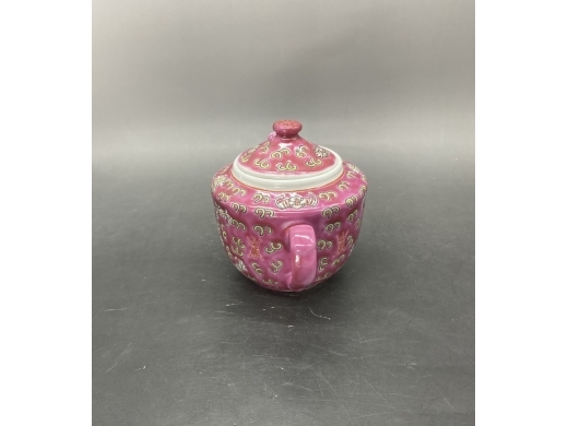 胭脂地粉彩西番莲福寿茶壶