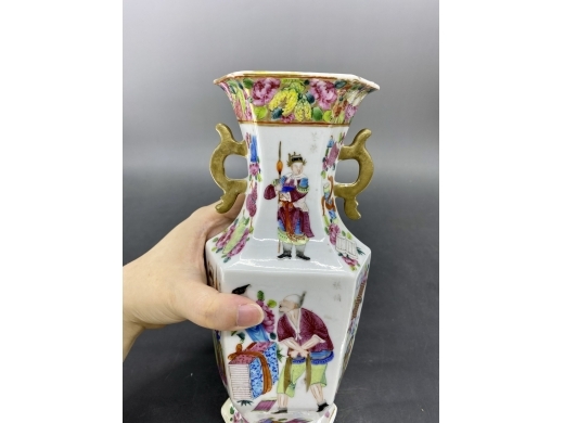 广彩人物六方瓶