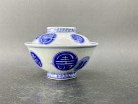 青花福寿盖碗