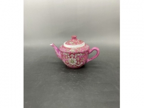 胭脂地粉彩西番莲福寿茶壶