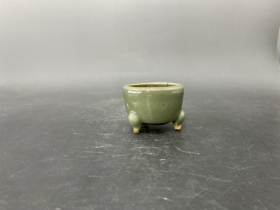 龙泉窑三足琴炉