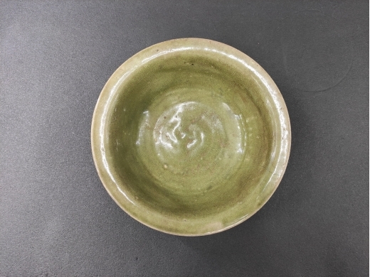 绿釉撇口碗