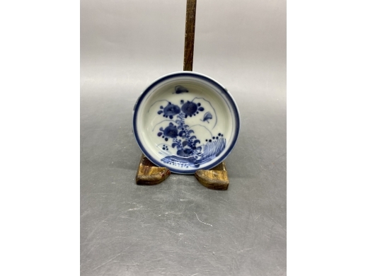 青花花卉纹小碟