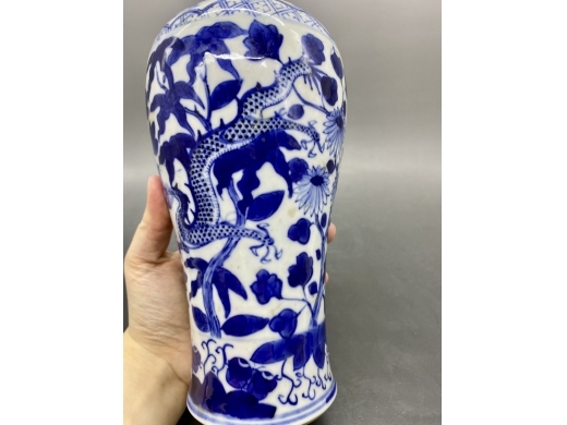 青花龙穿花纹鸡腿瓶