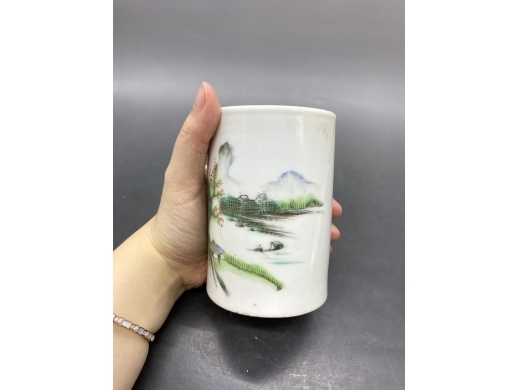 浅绛彩山水笔筒