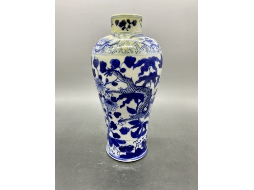 青花龙穿花纹鸡腿瓶