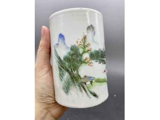 浅绛彩山水笔筒