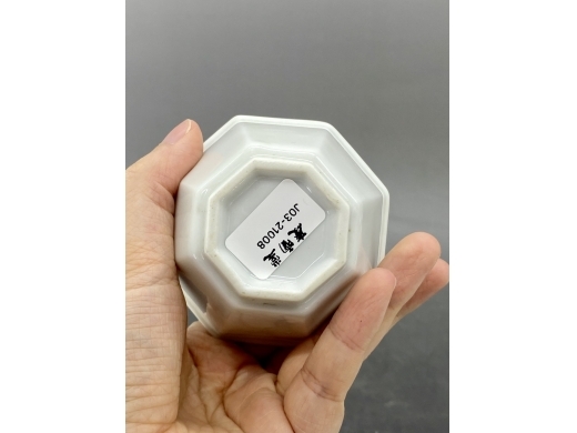 白釉八方茶盏