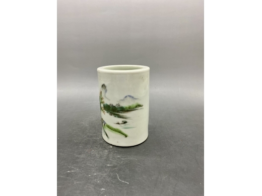 浅绛彩山水笔筒