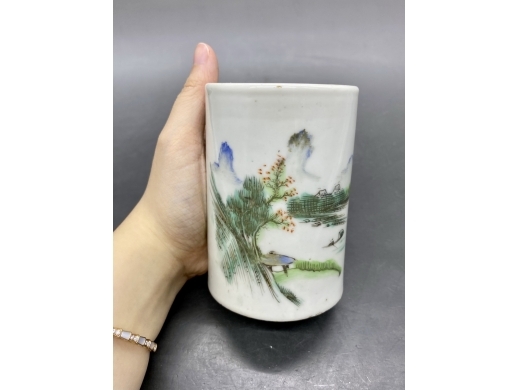 浅绛彩山水笔筒