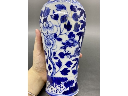 青花龙穿花纹鸡腿瓶