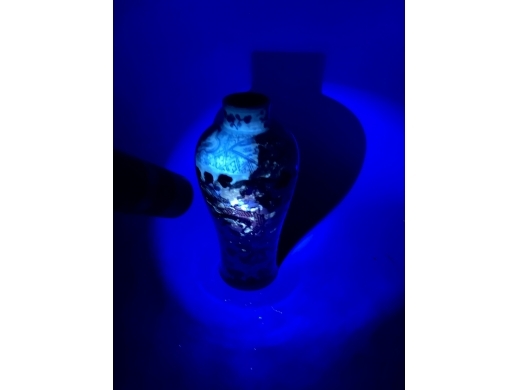 青花龙穿花纹鸡腿瓶