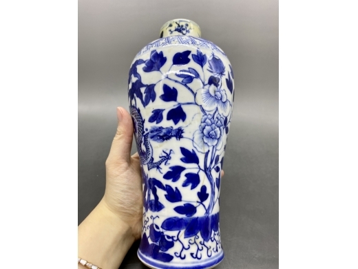 青花龙穿花纹鸡腿瓶