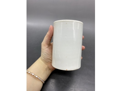 浅绛彩山水笔筒