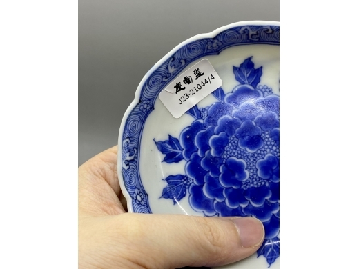 青花牡丹纹花口小碟