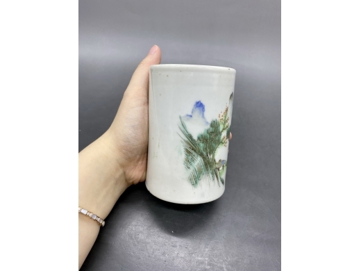 浅绛彩山水笔筒