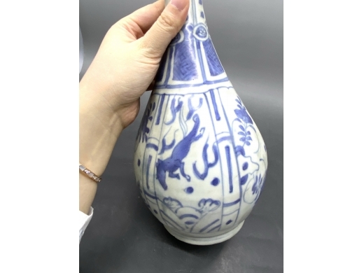 青花花卉海兽纹胆瓶