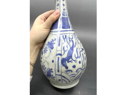 青花花卉海兽纹胆瓶