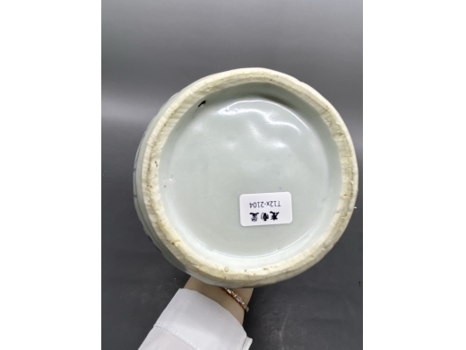 青花花卉海兽纹胆瓶