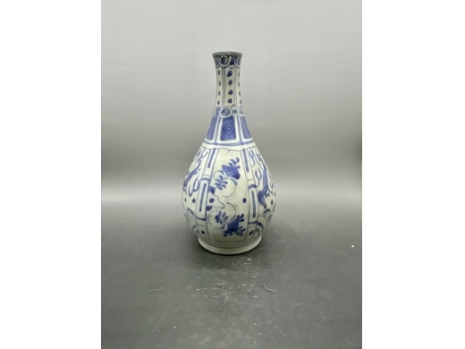 青花花卉海兽纹胆瓶