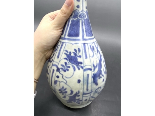 青花花卉海兽纹胆瓶