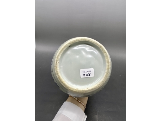 青花花卉海兽纹胆瓶