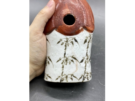 粉彩观音瓷塑