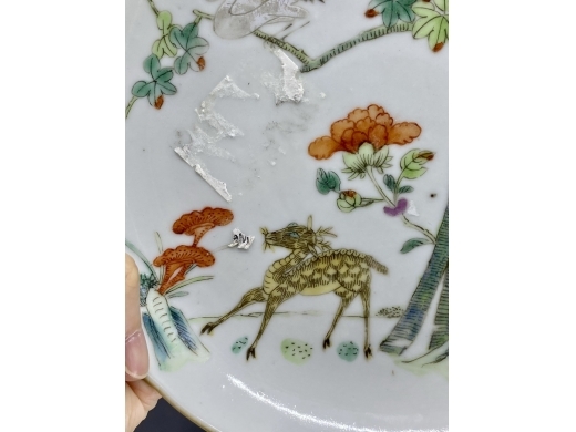 粉彩鹤鹿同春纹盘