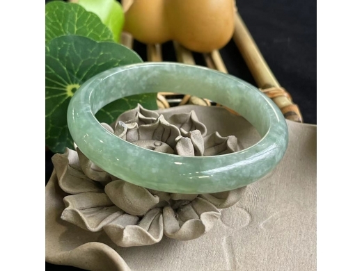 18翡翠手镯