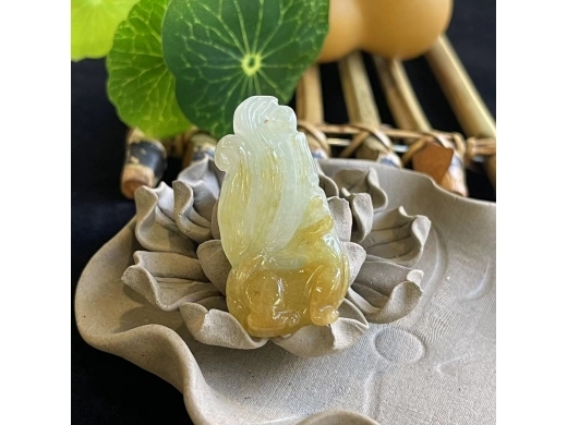 4黄翡九尾狐