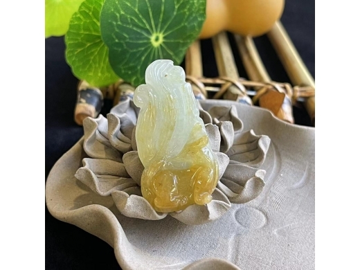 4黄翡九尾狐