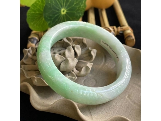 16翠雕花手镯