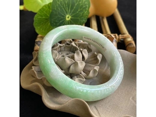 16翠雕花手镯