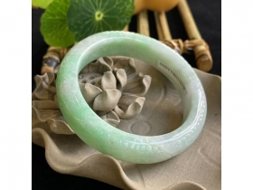 16翠雕花手镯