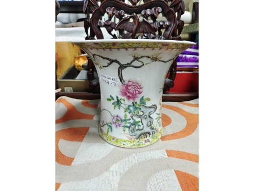 粉彩花卉花觚