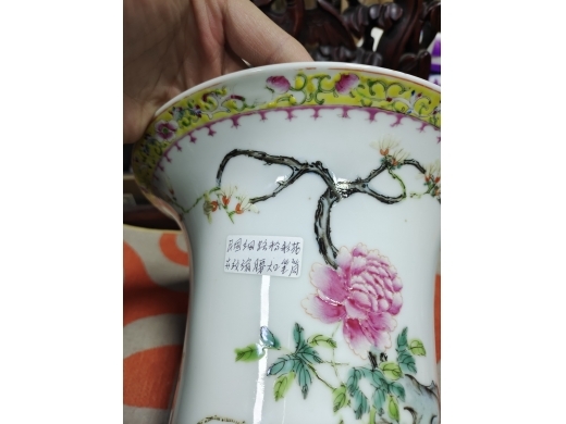 粉彩花卉花觚
