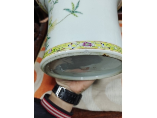 粉彩花卉花觚