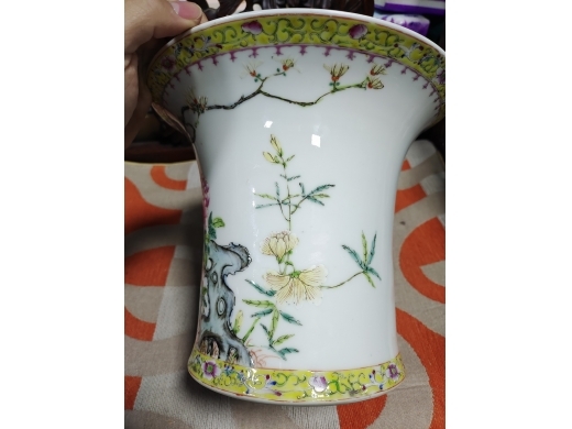 粉彩花卉花觚
