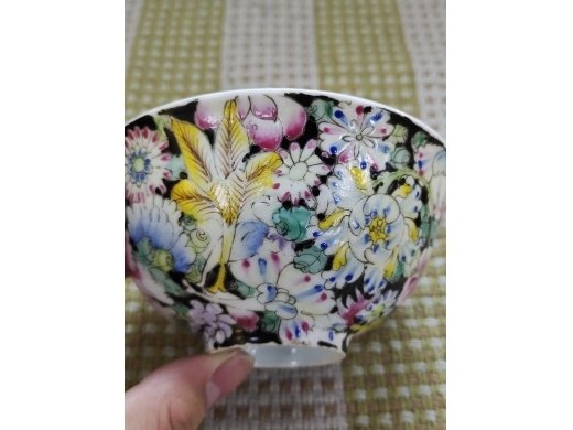 黑地百花不落地碗