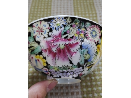 黑地百花不落地碗