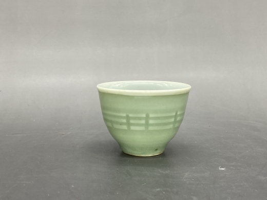 豆青八卦纹杯